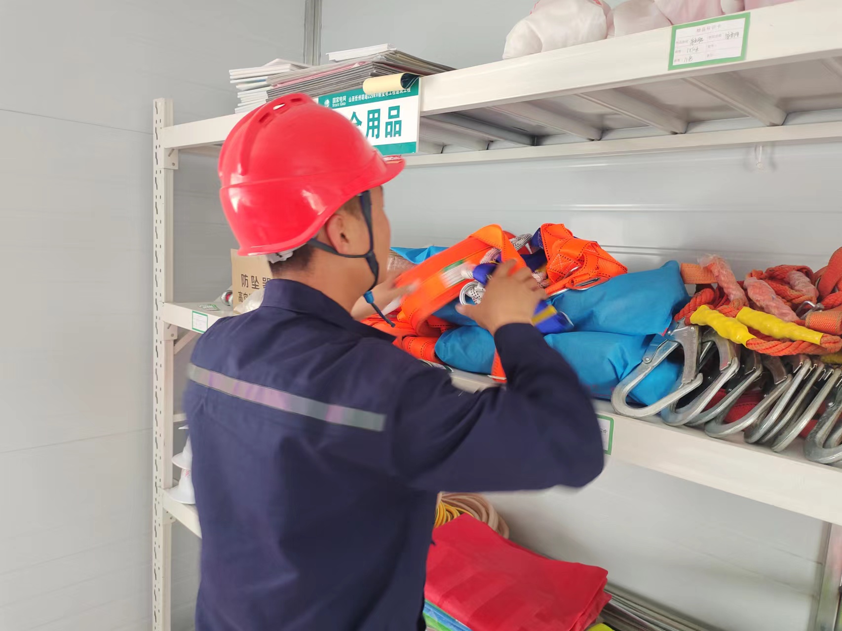 安全工器具自查自纠，保障安全生产 